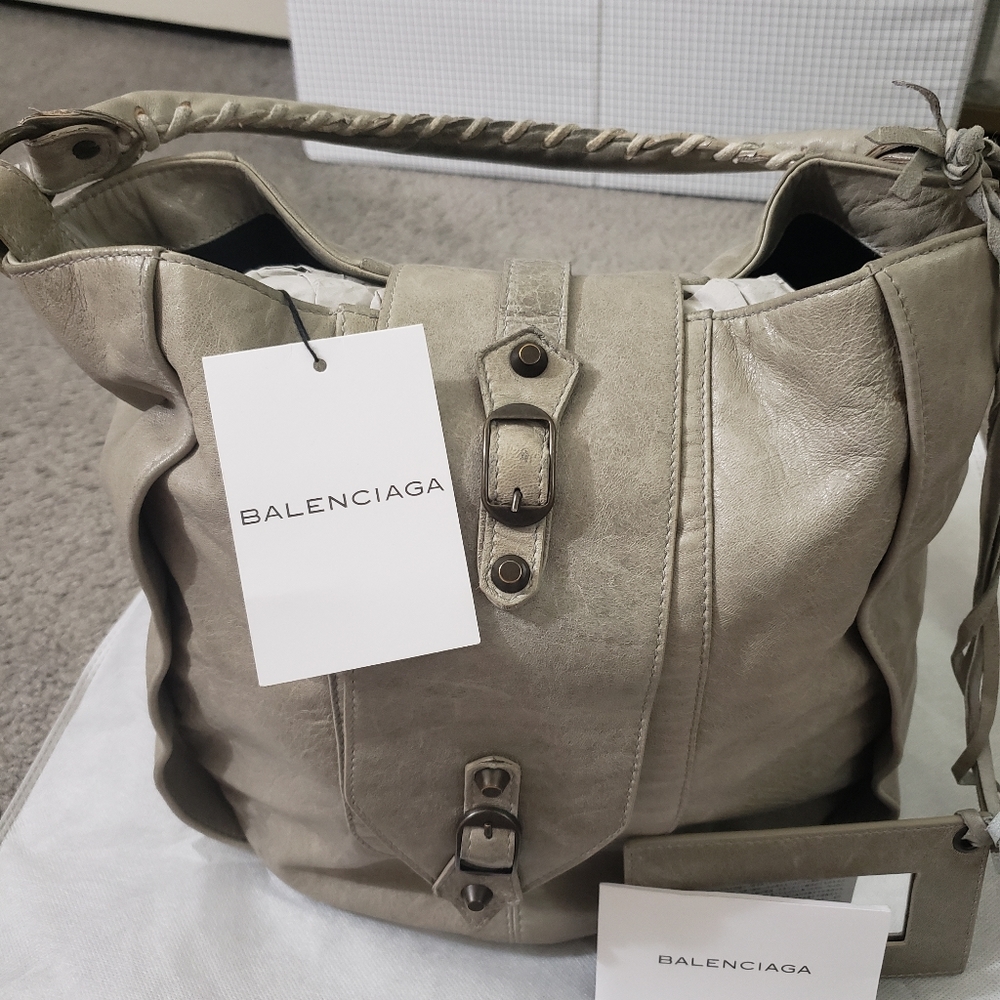 SOLD SOLD SOLDRePosting it again- Balenciaga Shrug